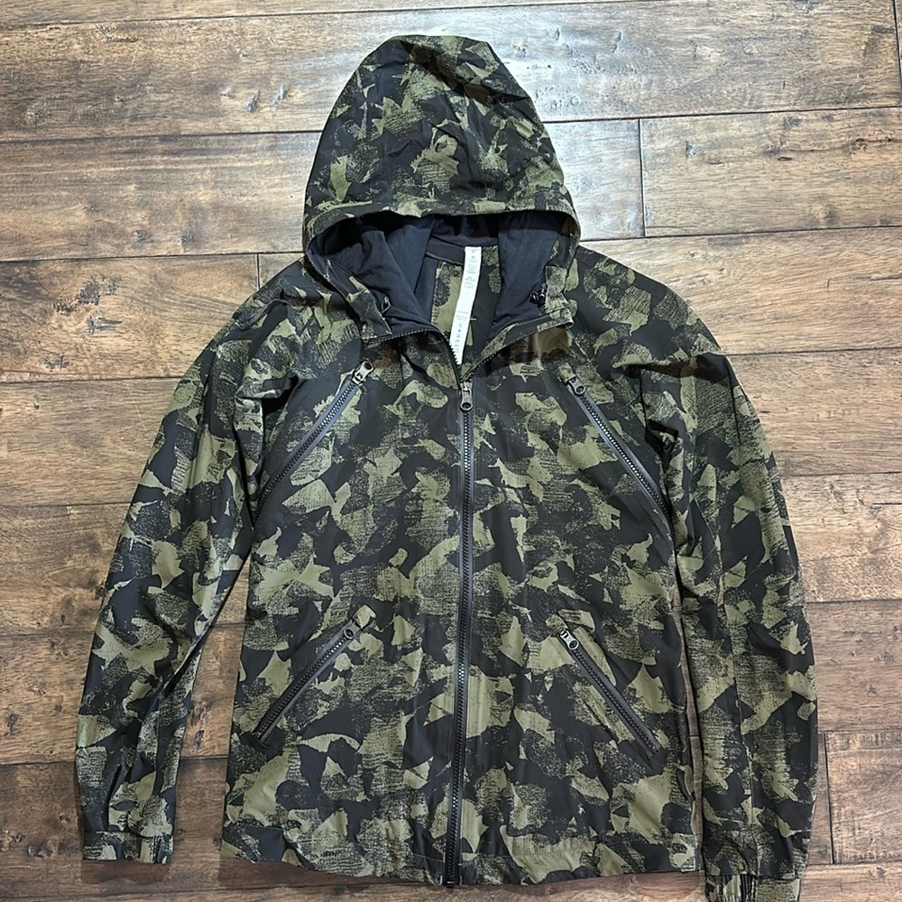 Lululemon Rise & Shine Jacket II w/ hood. Water resistant. Mesh, Glyde Ultra EUC